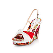 Kunstleder Keilabsatz Sandalen / Pumpen Partei / Abendschuhe mit Teilfuge (weitere Farben)