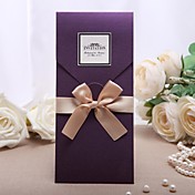 invitación personalizada de la boda púrpura con arco de oro (juego de 50)