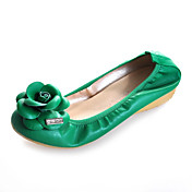 Leatherette Flat Heel Round Toe With Flower Casual / Party / Evening Shoes (More Colors)