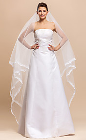 Un magnifique niveaux chapelle voile de la mariée avec des finitions / dentelle Applique bord