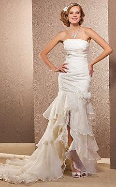 Trumpet/Mermaid Strapless Asymmetrical And Court Train Organza Wedding Dress