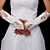  satin de mariée doigts des gants de longueur de coude avec broderie