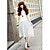 senhora elegante vestido longo branco