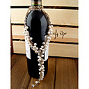 Donna elegante collana di perle perline