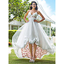 Une ligne de v-cou asymétrique robe de mariée en organza